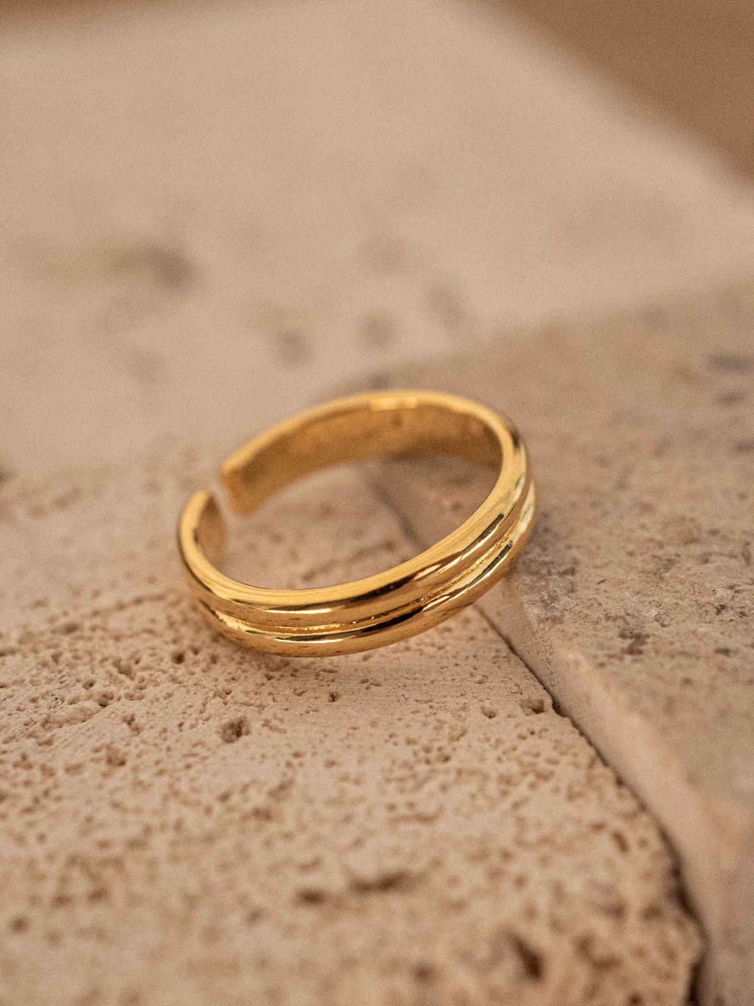 A double round gold-colored ring
