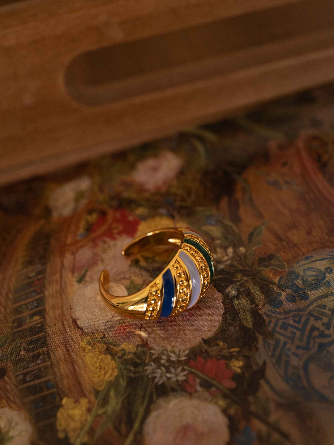 A vintage gold ring