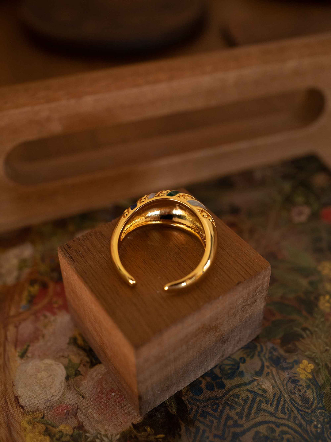 A vintage gold ring