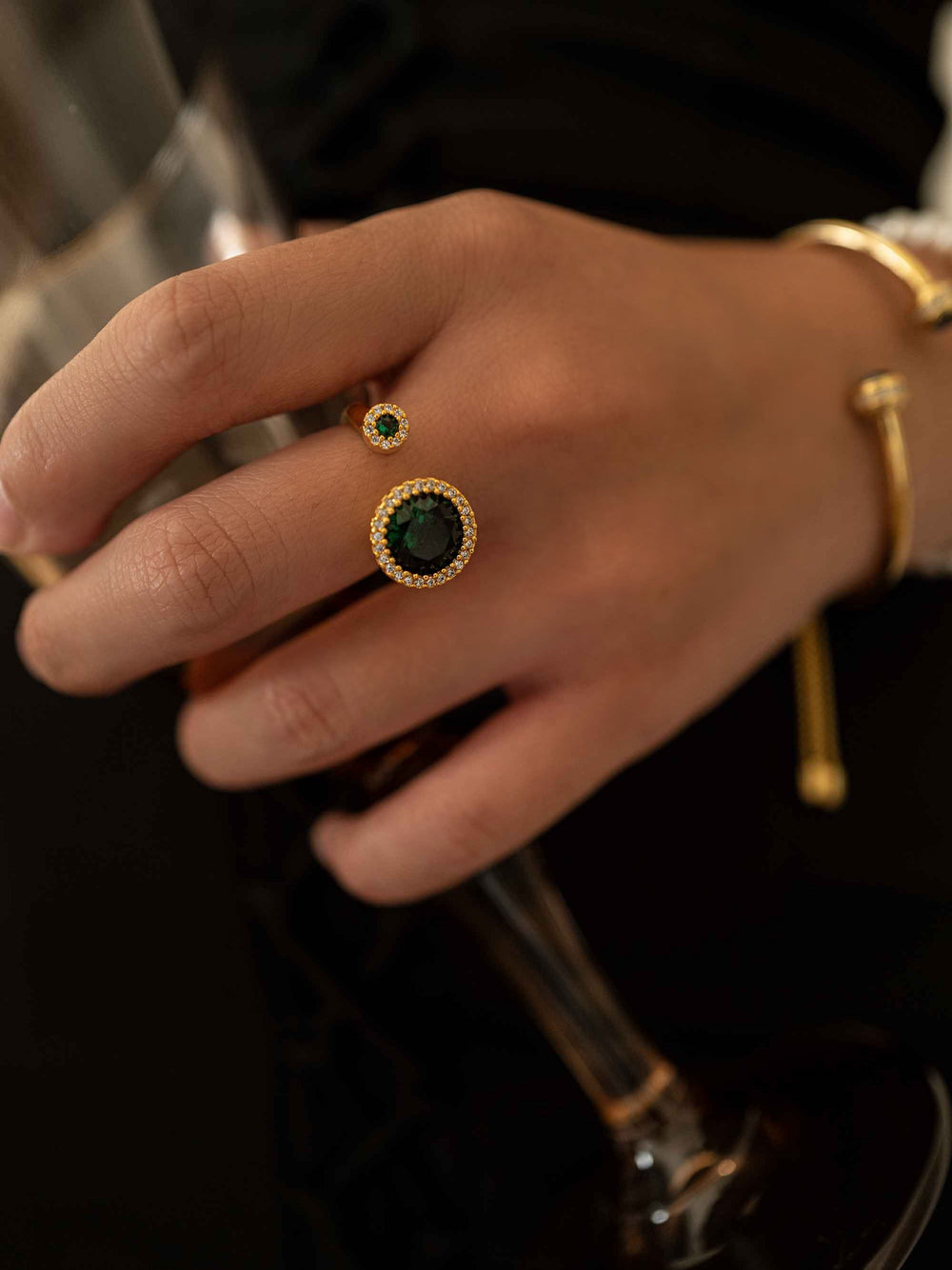a hand wear A green gemstone gold ring