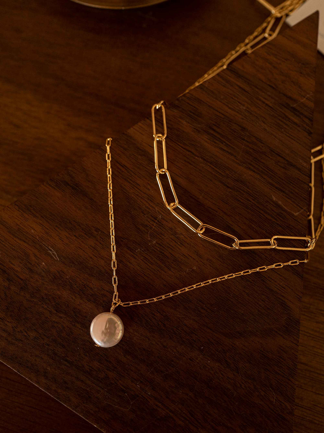 A baroque pearl gold double layer necklace