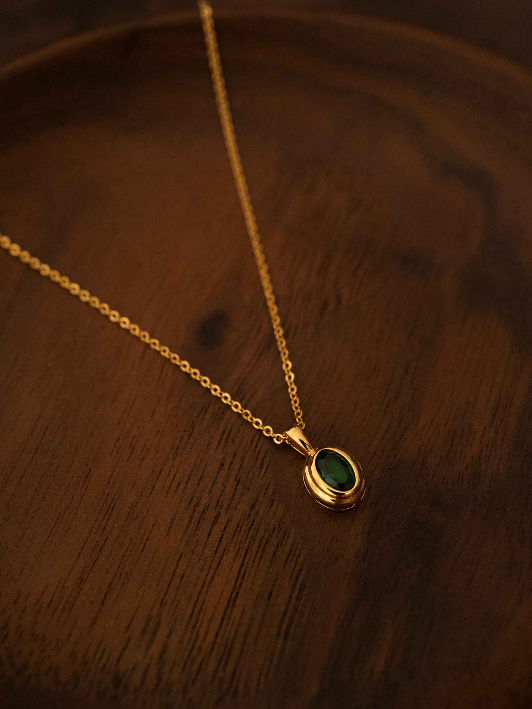 A mini green crystal oval pendant gold necklace