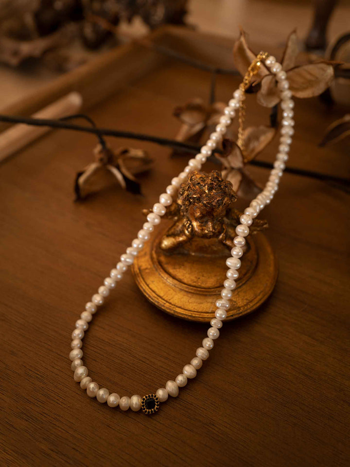A pearl necklace with sapphires