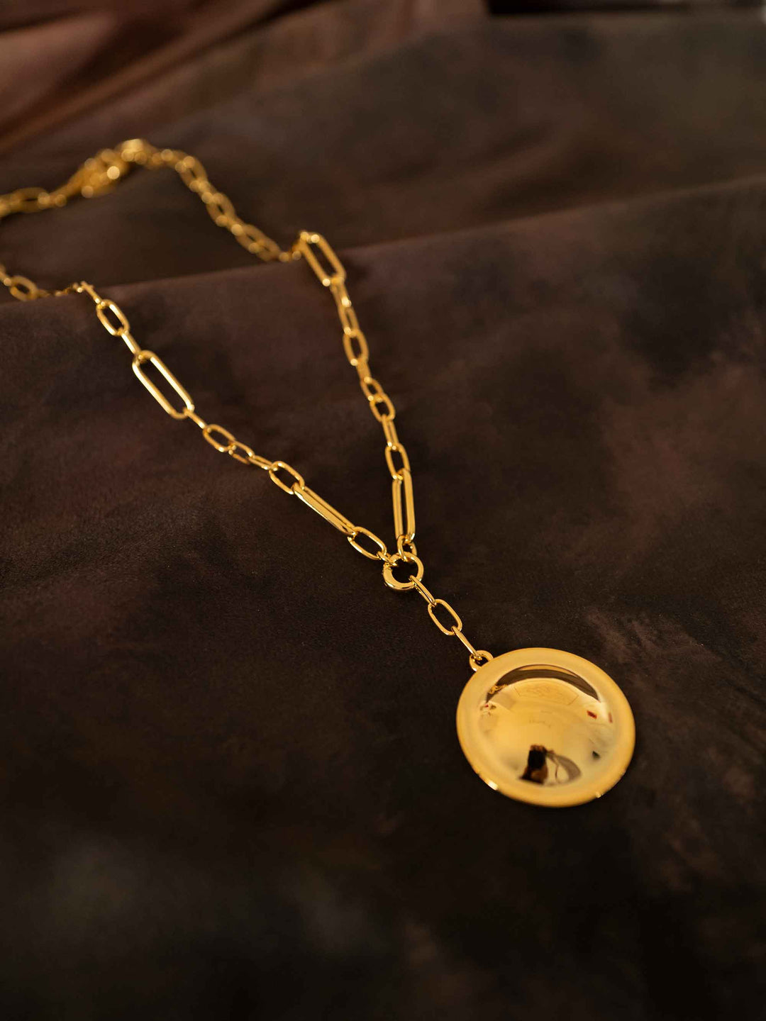 Round Pendant Gold Necklace