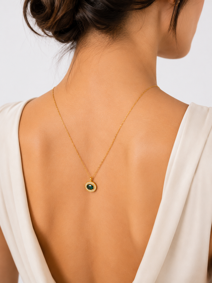 Collar de mirada esmeralda