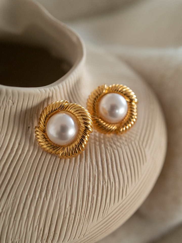 Illusion Pearl Round Earrings