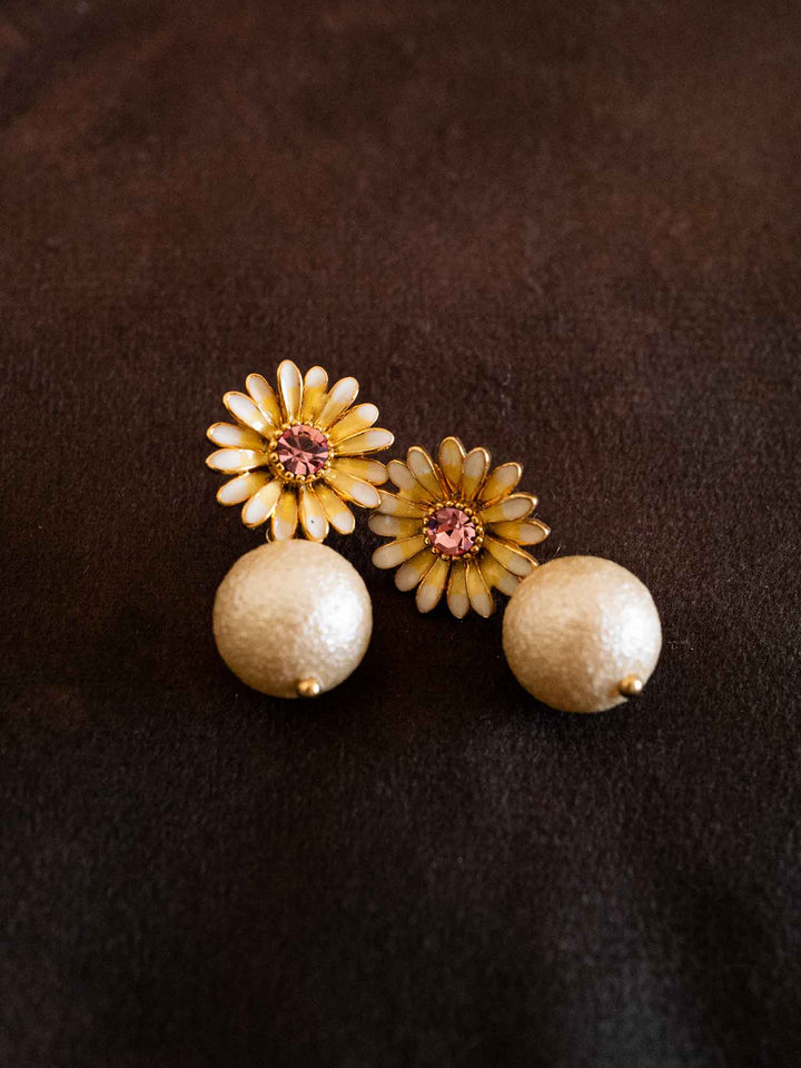 Daylin  Pearl Earrings