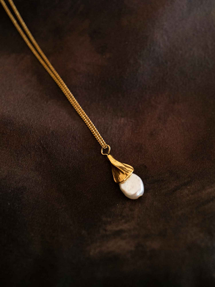 Drop Pearl Gold Necklace
