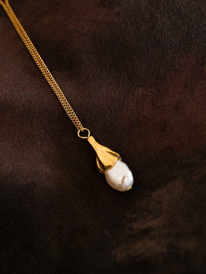 Drop Pearl Gold Necklace
