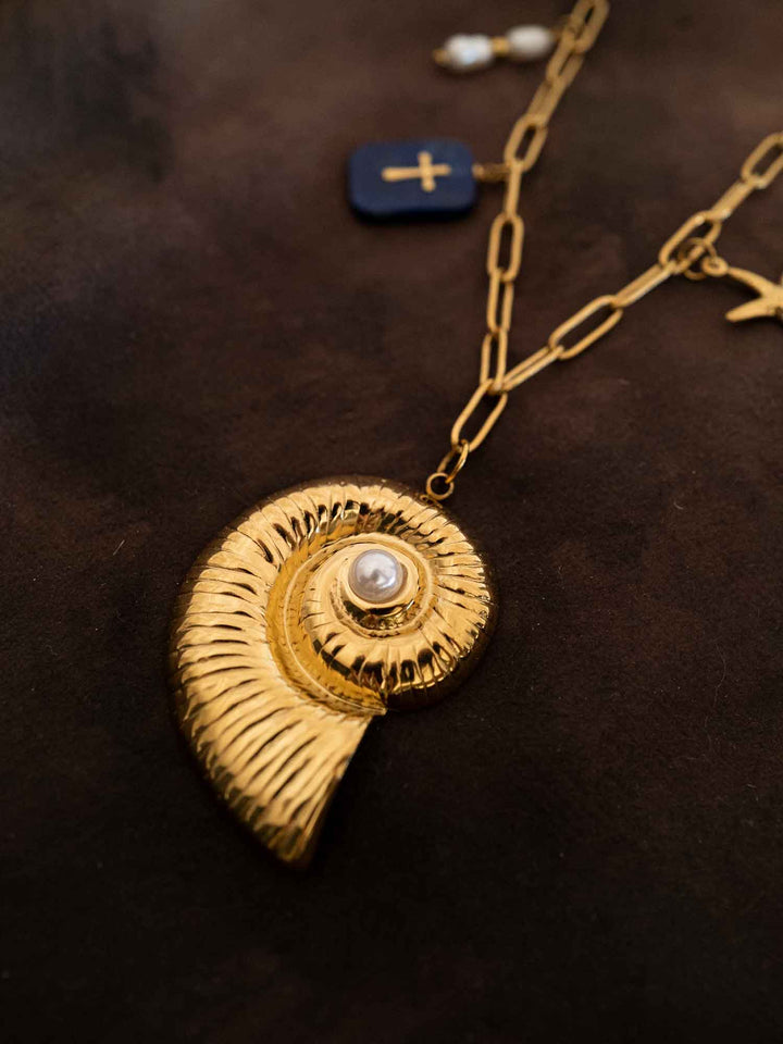 Sirena Shell Charm Necklace