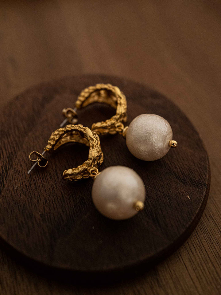 A Hoop Earrings with Cotton Pearls