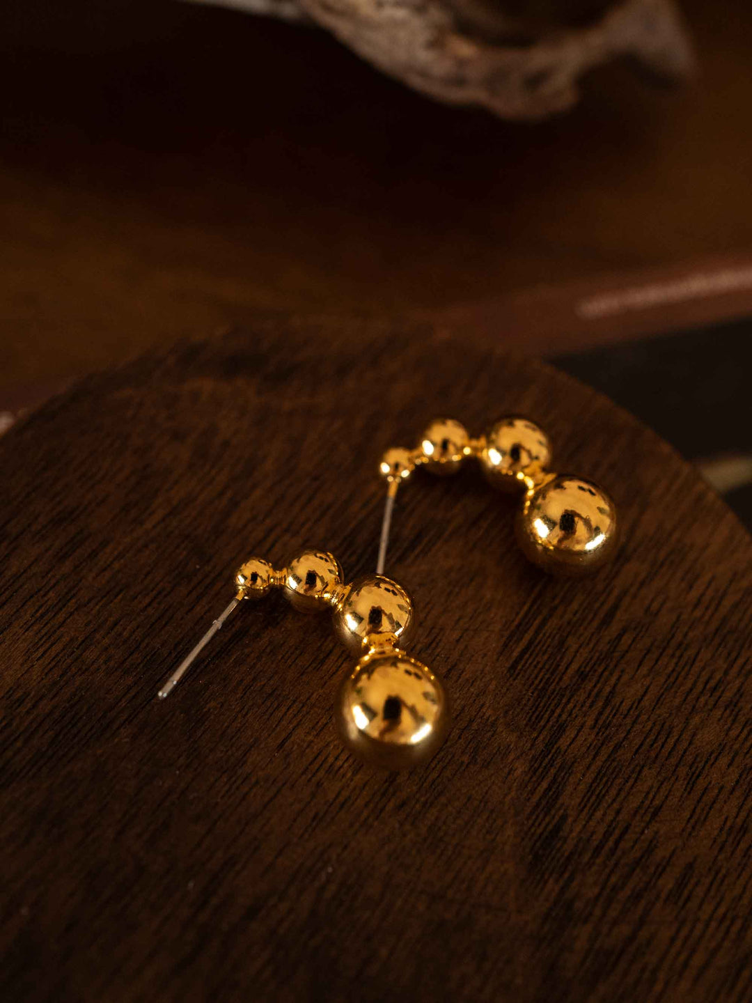 Small linked beads Gold Earrings 