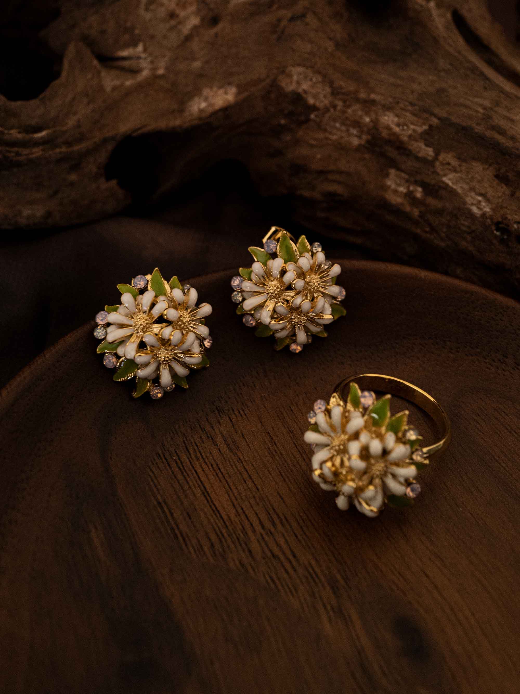 One cold enamel white flower earrings
