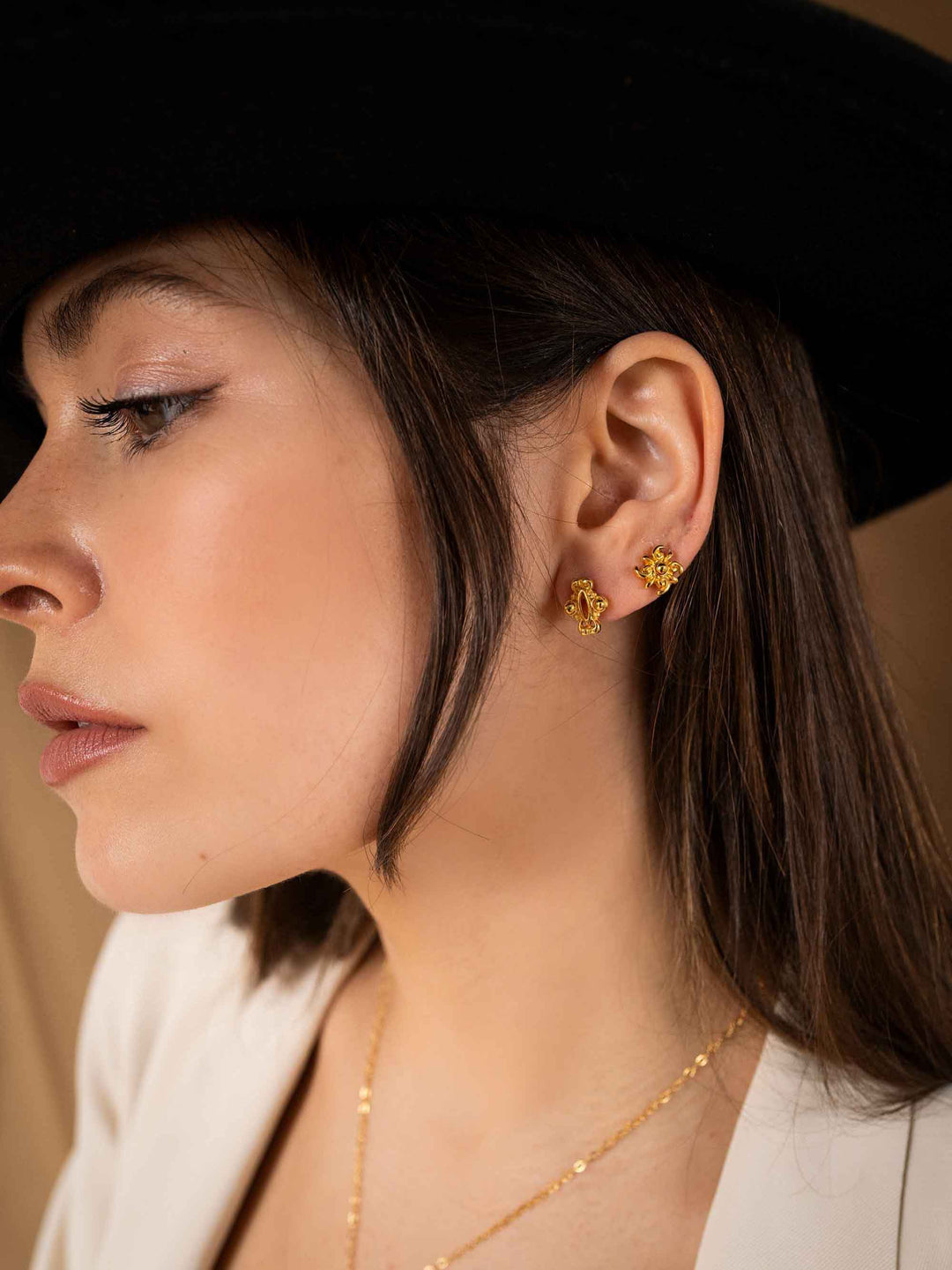 Iris Helix Piercing Gold Earring Set