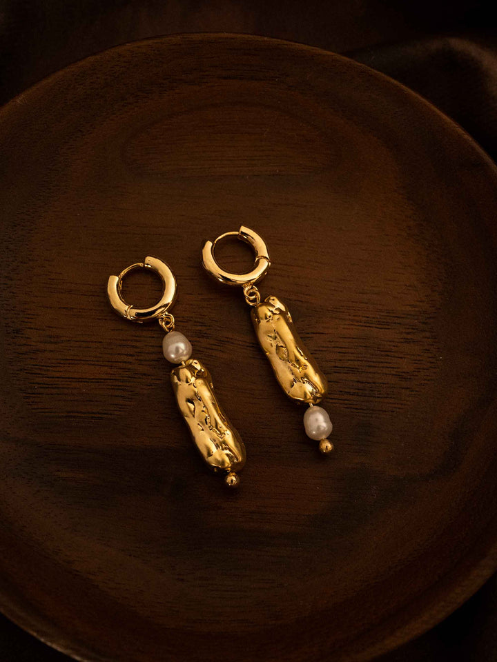 A long asymmetrical pearl gold earrings