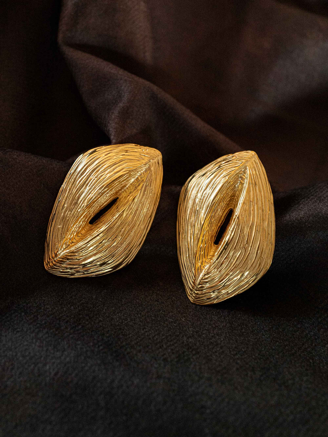 A gold openwork earring