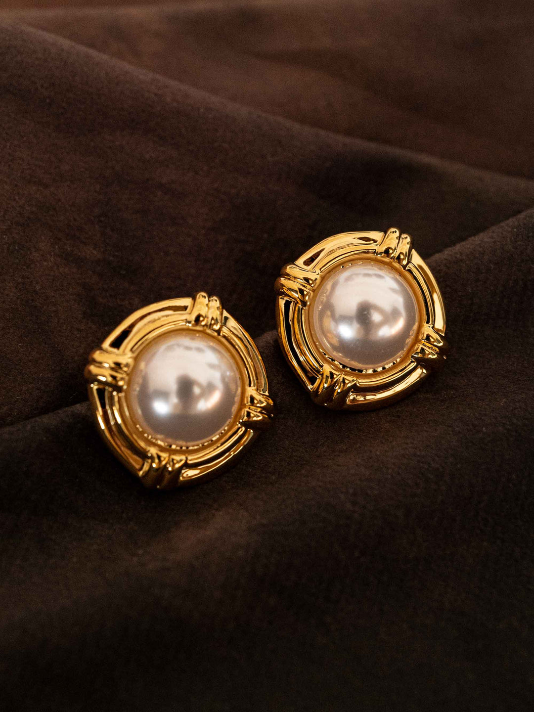 Earrings round pearls vintage gold