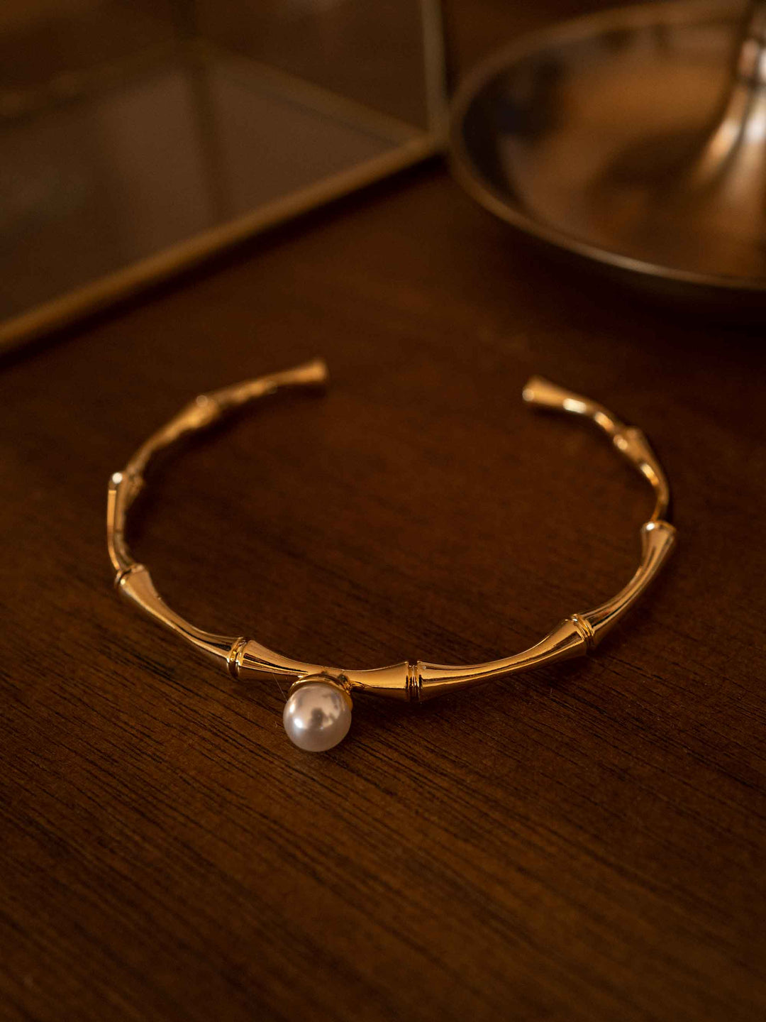 A bamboo-shaped gold bracelet