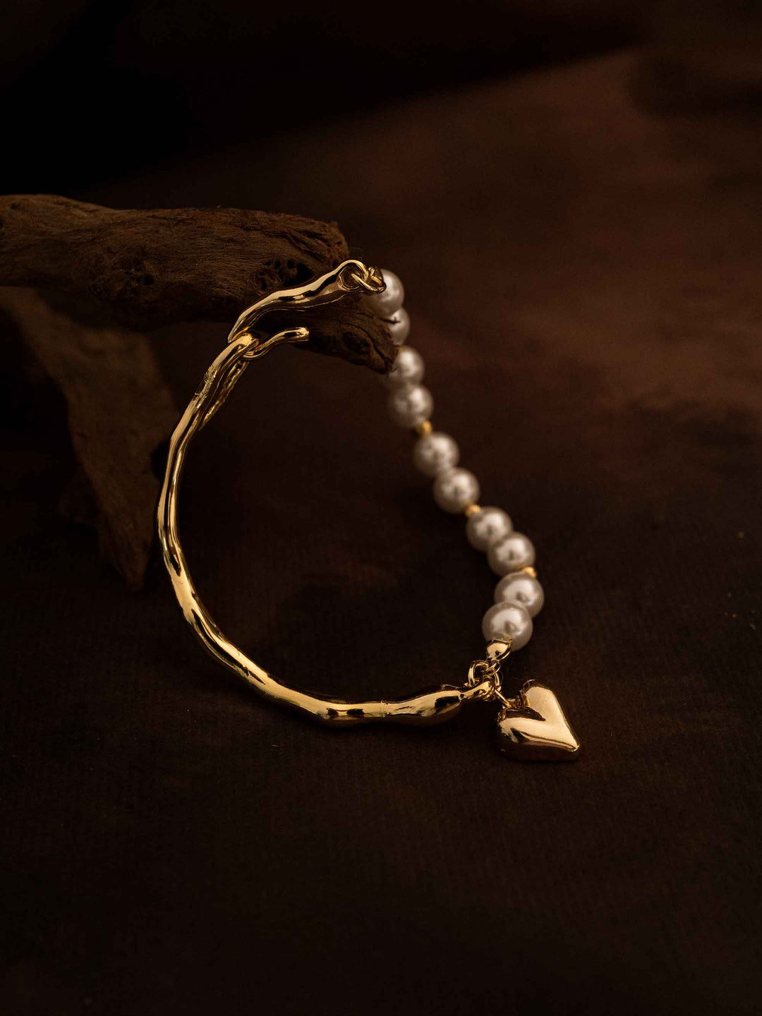 A love charm pearl gold bracelet