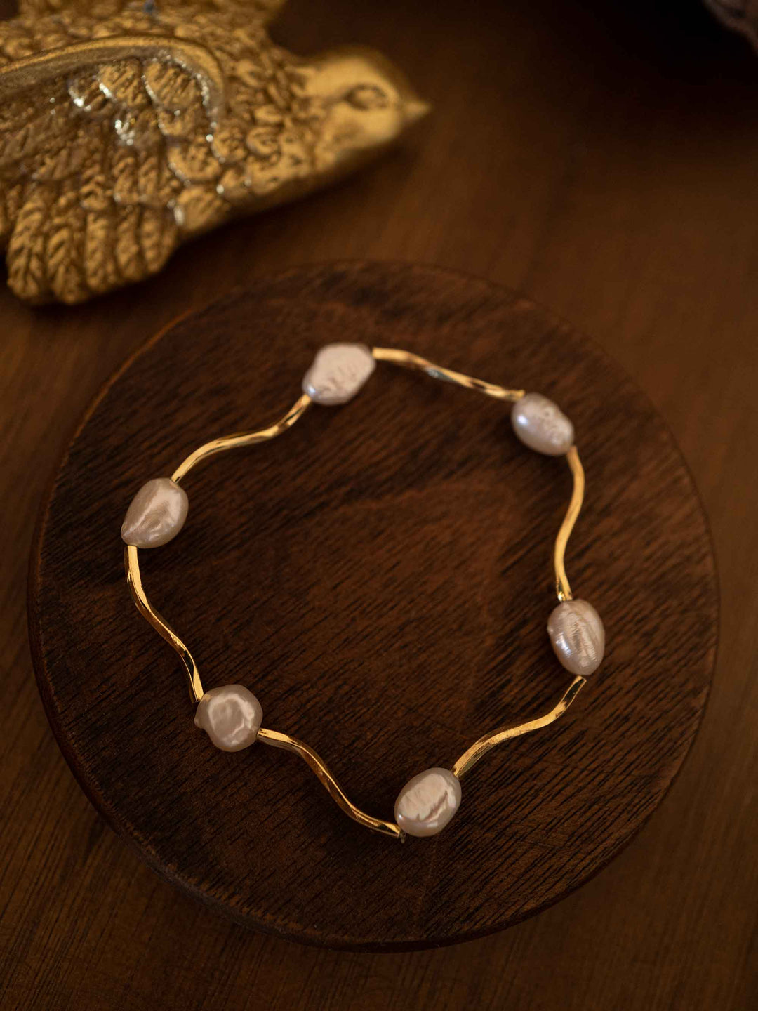 A wave design baroque pearl bracelet