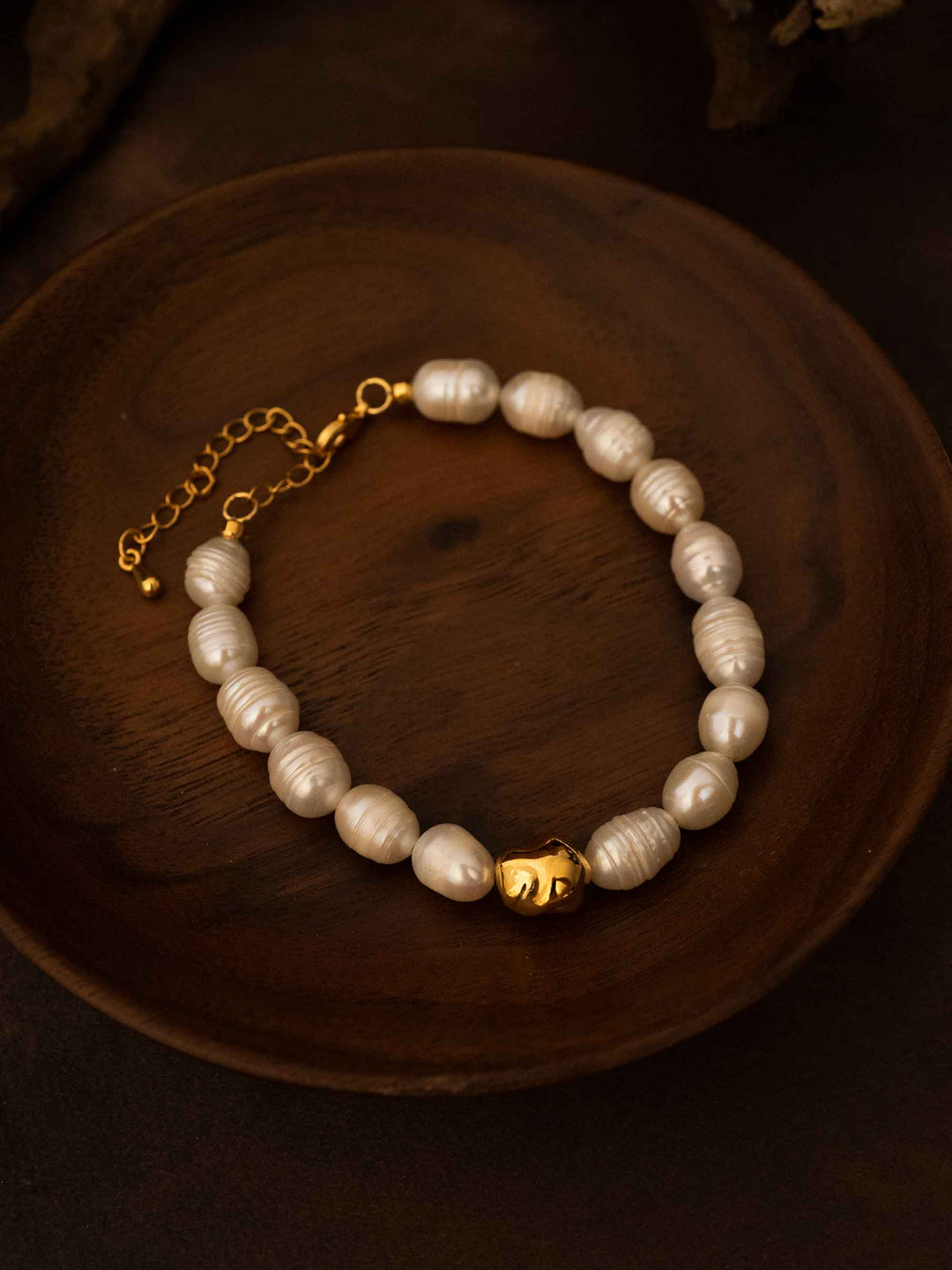 A pearl beaded bracelet