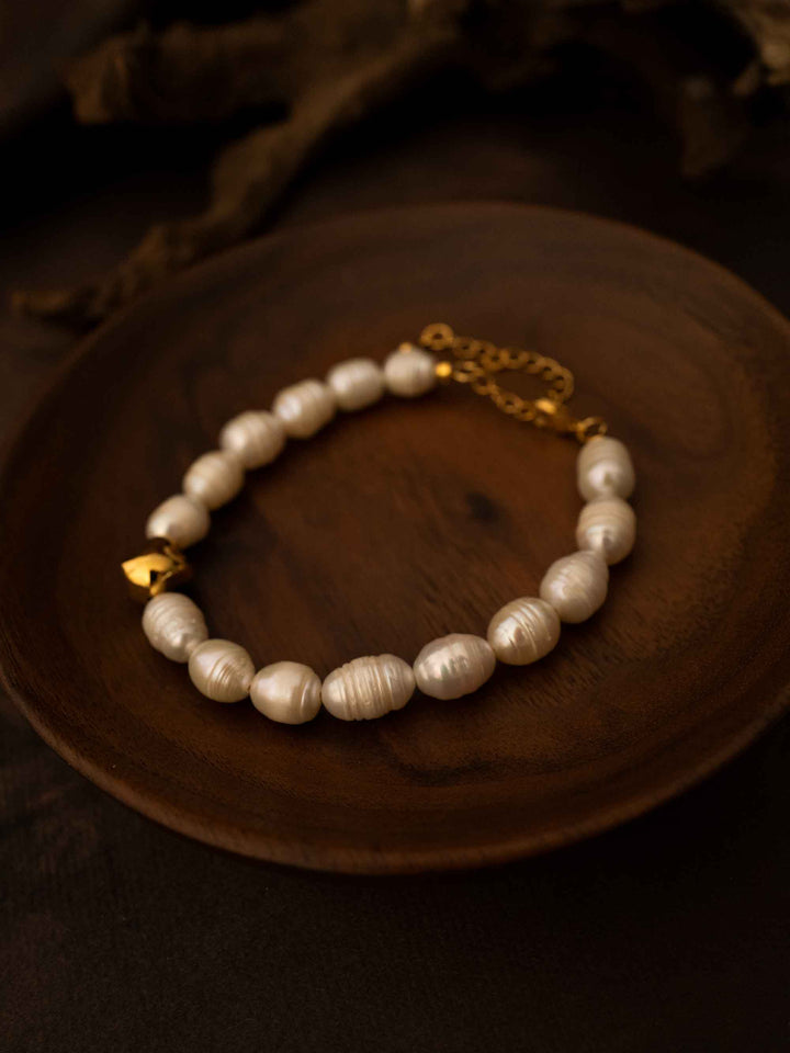 A pearl beaded bracelet