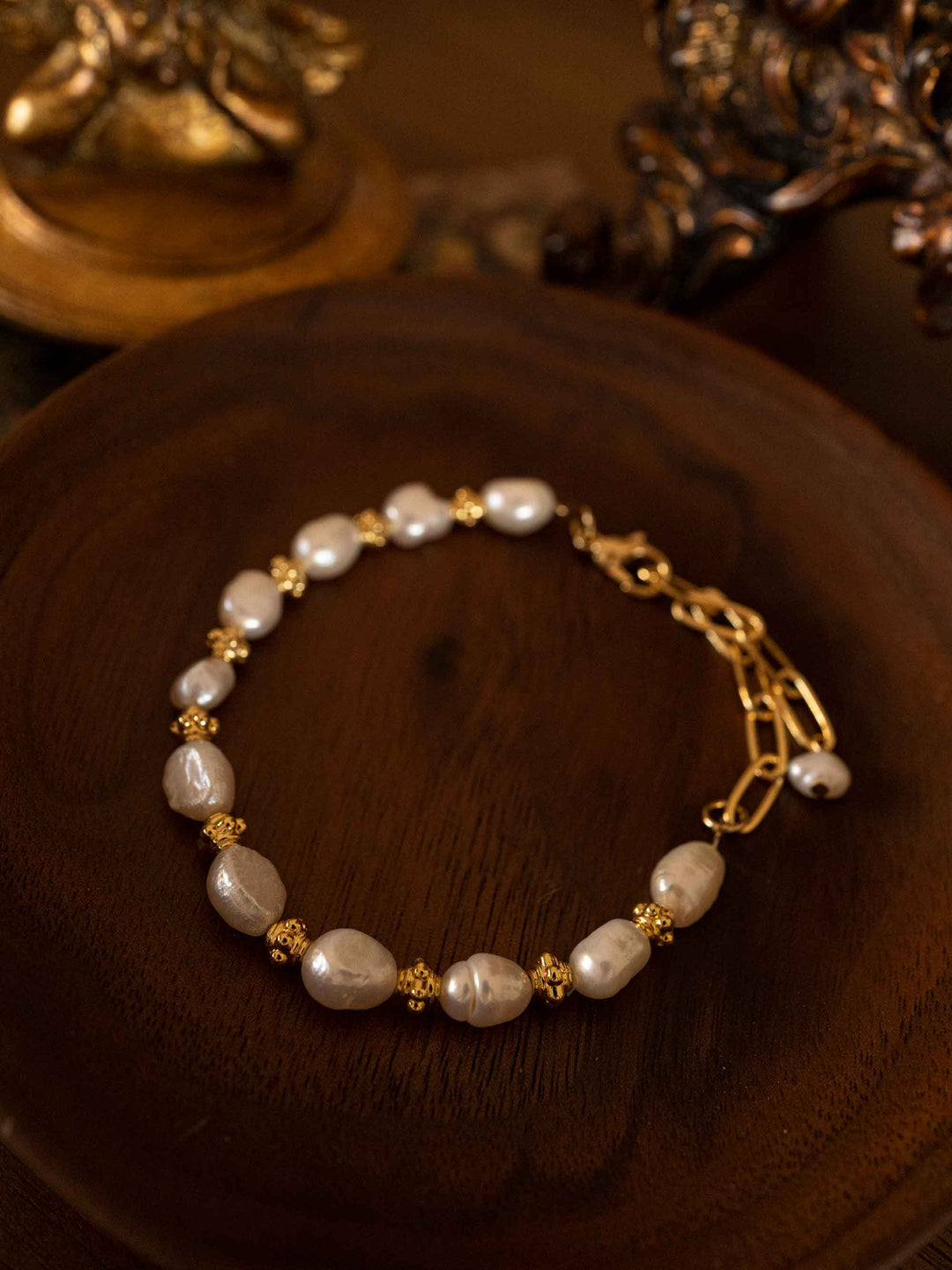 A beaded bracelet of cultured pearls