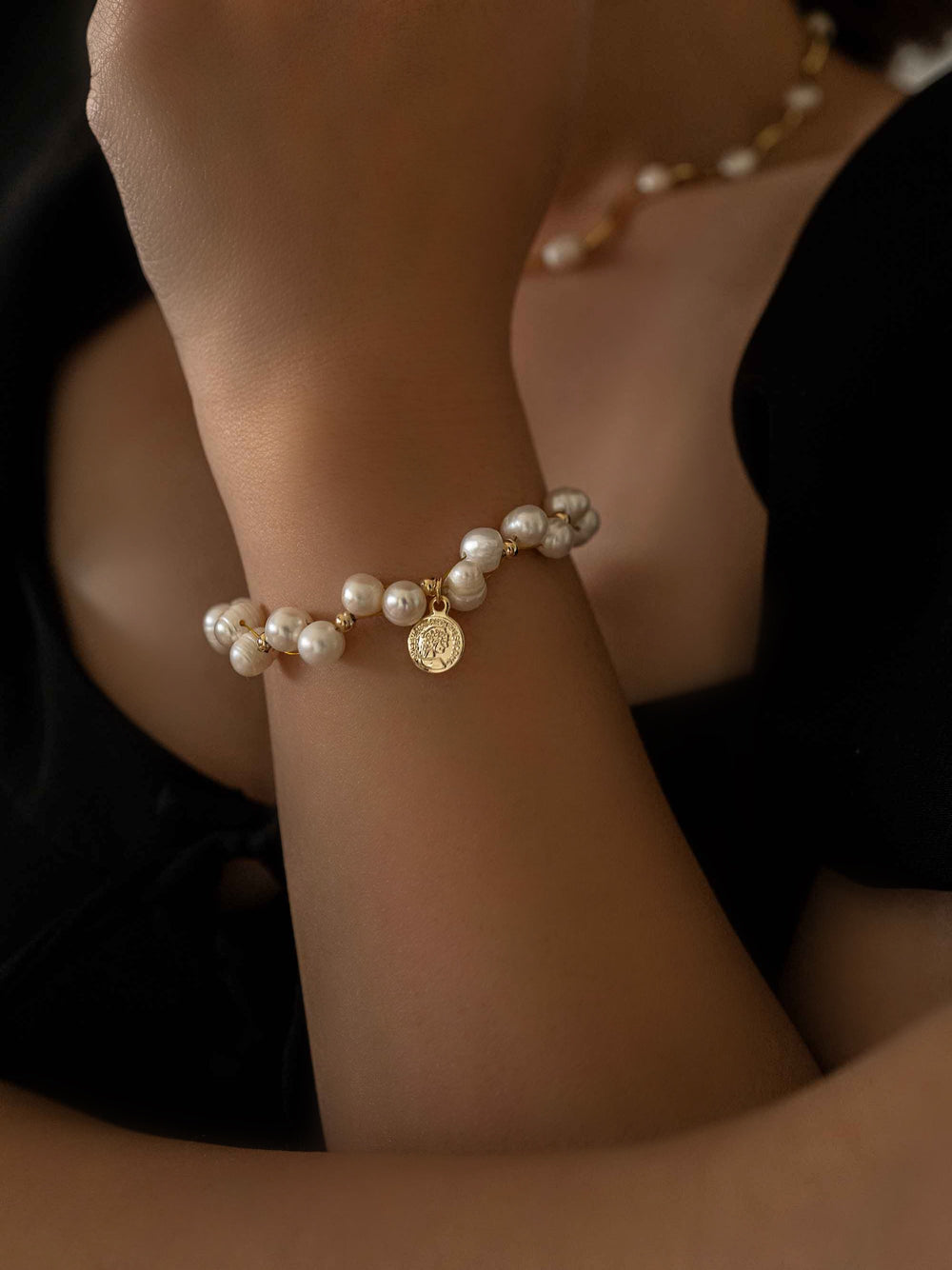 model wear A pearl bracelet with Roman gold coins