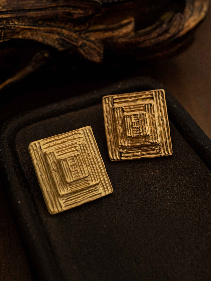 One square gold earring