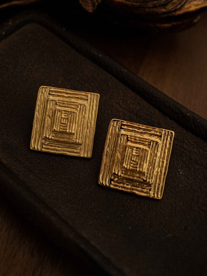 One square gold earring